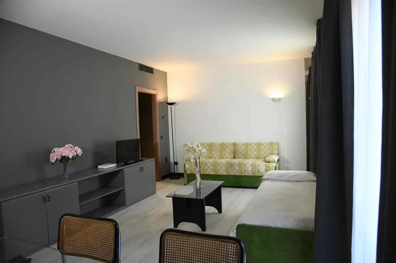 Brianteo Hotel Residence And Restaurant Burago di Molgora 4*,