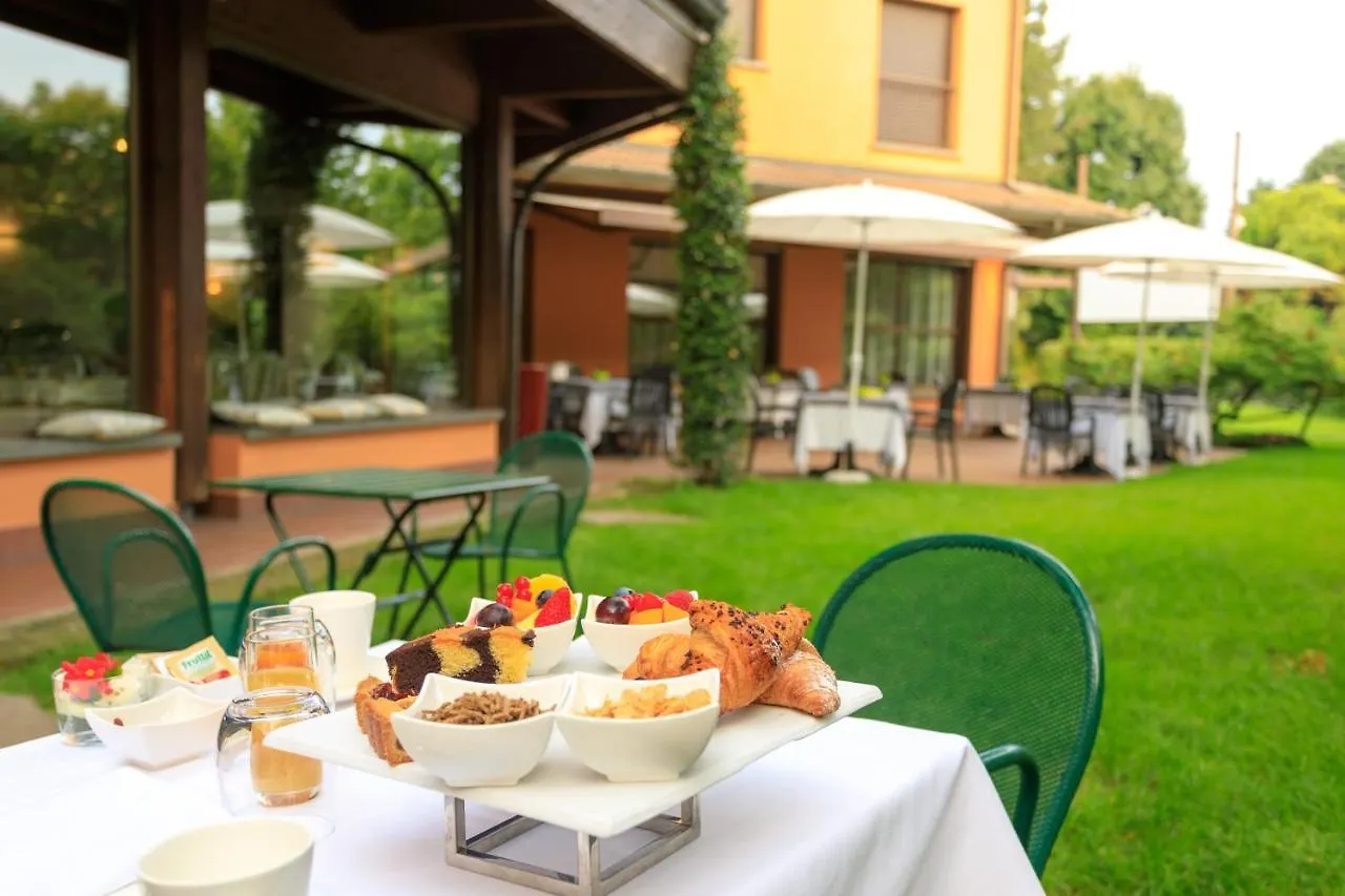 Brianteo Hotel Residence And Restaurant Burago di Molgora 4*,  Italy