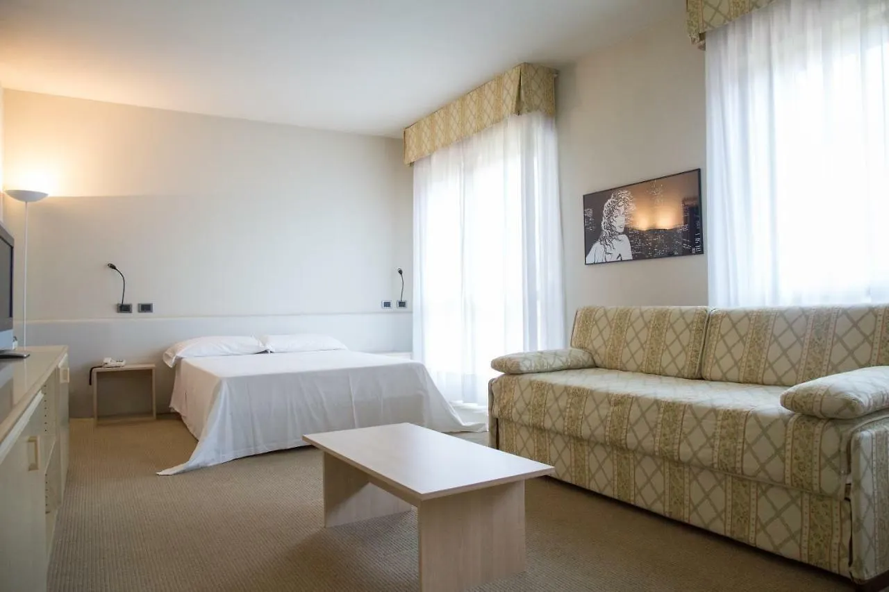Brianteo Hotel Residence And Restaurant Burago di Molgora
